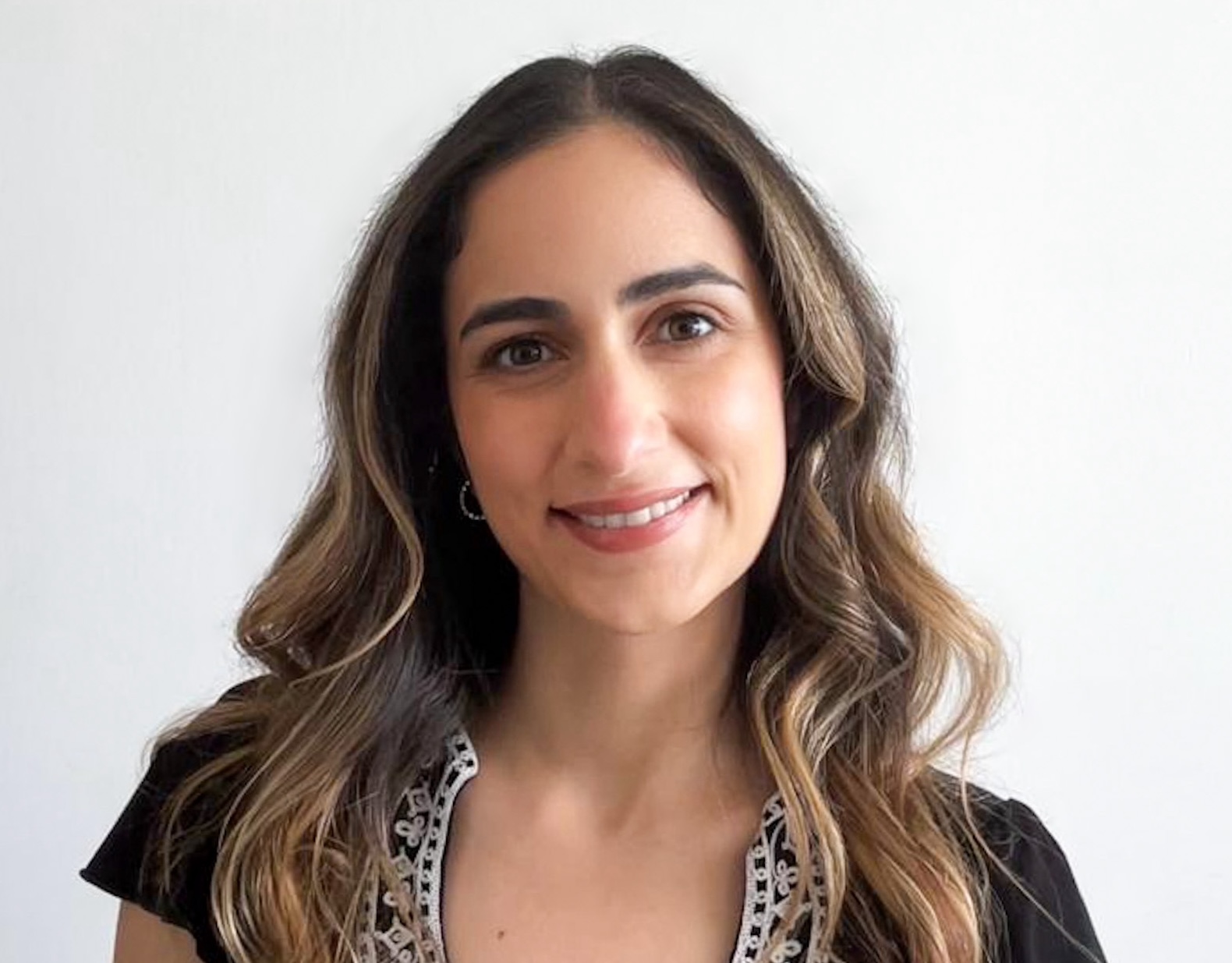 Dina Shamlawi Headshot
